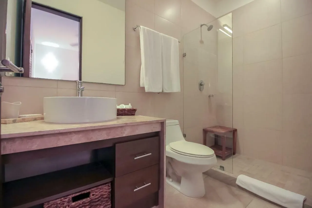 Amazing 2 Bedrooms Condo With Pool Facilities, Balcony And High Speed Internet Akumal Apartment